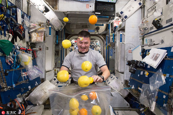 What do astronauts eat in space？