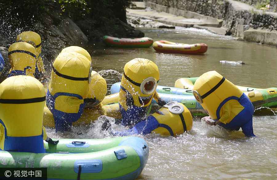 'Minions' avoid summer heat by drifting